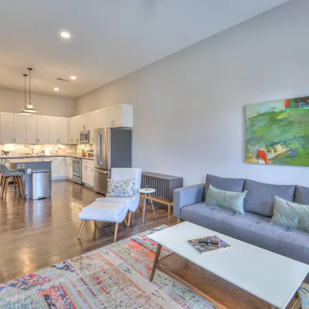 Boutique One Bedroom In Dynamic 12 South 202