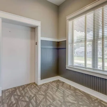 Boutique One Bedroom In Dynamic 12 South 202 *