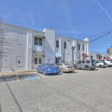 Boutique One Bedroom In Dynamic 12 South 202
