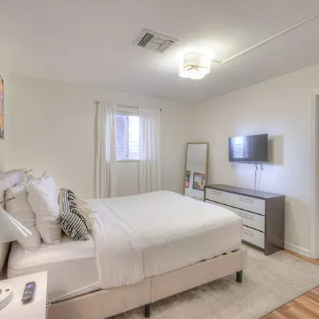 Riverfront Retreat-near Broadway, Pool, Park Free Holiday home Nashville