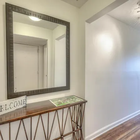 Riverfront Retreat-near Broadway, Pool, Park Free *