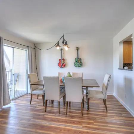 Riverfront Retreat-near Broadway, Pool, Park Free Holiday home Nashville