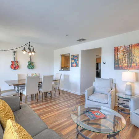 Holiday home Riverfront Retreat-near Broadway, Pool, Park Free Nashville