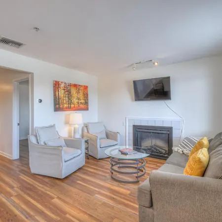Riverfront Retreat-near Broadway, Pool, Park Free Holiday home Nashville