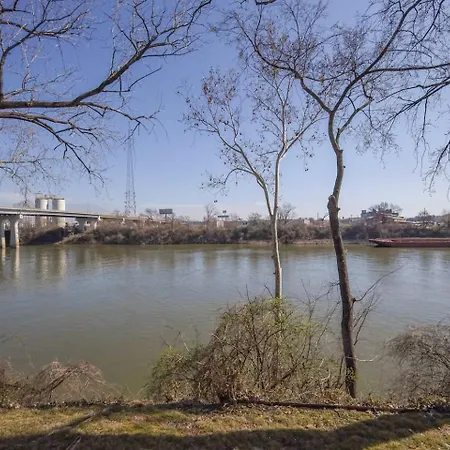Riverfront Retreat-near Broadway, Pool, Park Free Nashville