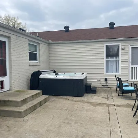 Oasis Of Nashville, With A Pool And Hot Tub ! Holiday home Nashville