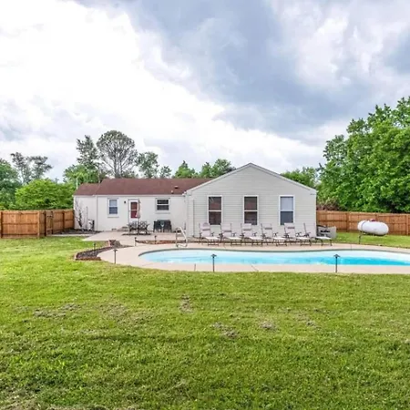 Oasis Of Nashville, With A Pool And Hot Tub ! Holiday home