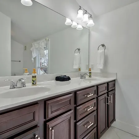 Miss In The Morning , Broadway Boho Holiday home Nashville