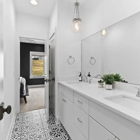Two Adjacent Homes By 12 South And Belmont That Sleeps 24 Nashville