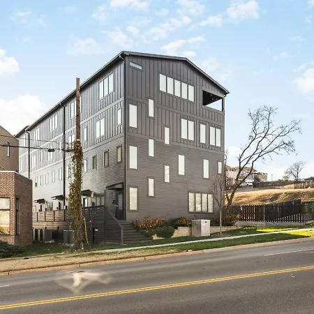 Two Adjacent Homes By 12 South And Belmont That Sleeps 24