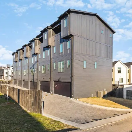Two Adjacent Homes By 12 South And Belmont That Sleeps 24 Holiday home