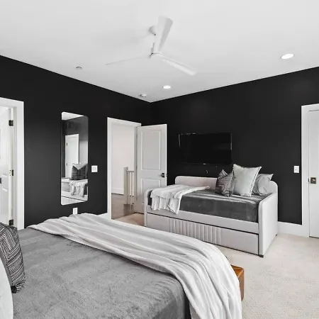 Two Adjacent Homes By 12 South And Belmont That Sleeps 24 *