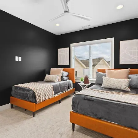 Two Adjacent Homes By 12 South And Belmont That Sleeps 24