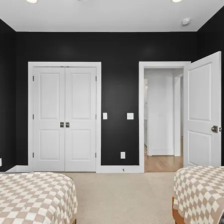 Holiday home Two Adjacent Homes By 12 South And Belmont That Sleeps 24