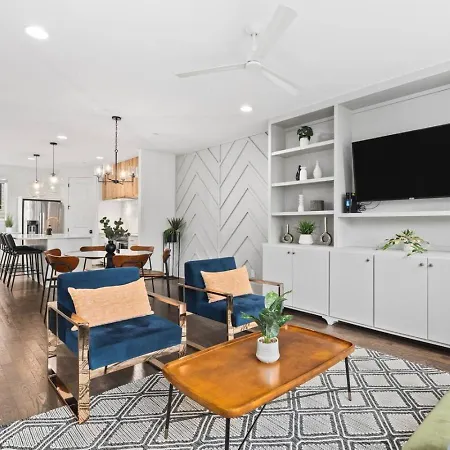 Holiday home Two Adjacent Homes By 12 South And Belmont That Sleeps 24 *