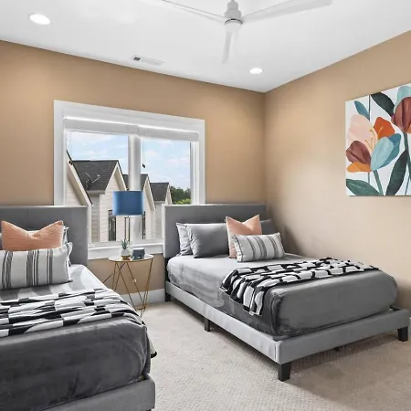 Two Adjacent Homes By 12 South And Belmont That Sleeps 24 Holiday home