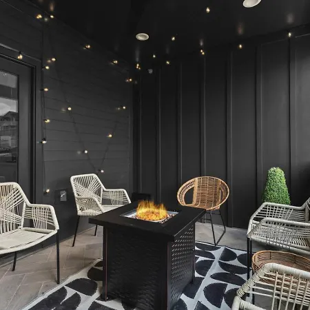 Two Adjacent Homes By 12 South And Belmont That Sleeps 24 Holiday home *