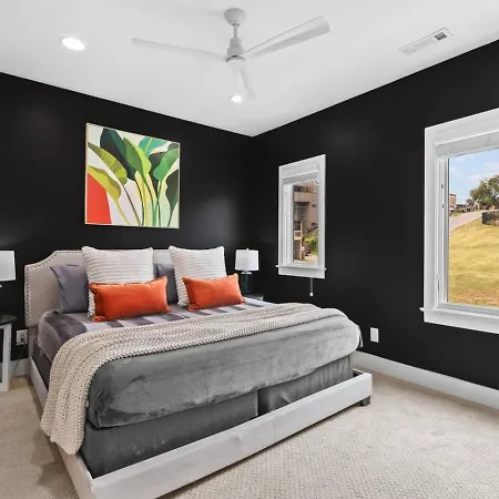 Holiday home Two Adjacent Homes By 12 South And Belmont That Sleeps 24 *