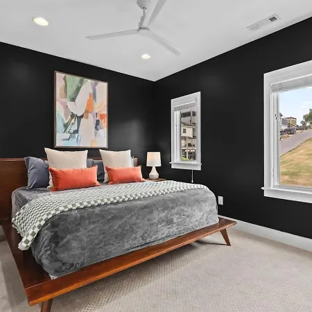 Two Adjacent Homes By 12 South And Belmont That Sleeps 24