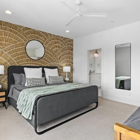 Two Adjacent Homes By 12 South And Belmont That Sleeps 24