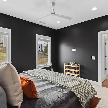 Two Adjacent Homes By 12 South And Belmont That Sleeps 24 Holiday home