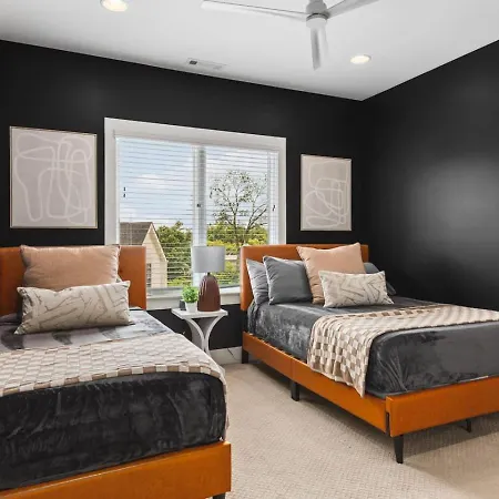 Two Adjacent Homes By 12 South And Belmont That Sleeps 24 Holiday home *