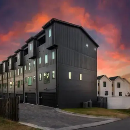 Two Adjacent Homes By 12 South And Belmont That Sleeps 24 *