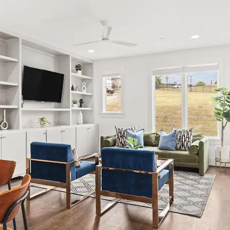 Two Adjacent Homes By 12 South And Belmont That Sleeps 24 Holiday home