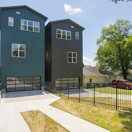 Holiday home 4 Bdr For 12 W Rooftop Deck & Firepit Nashville