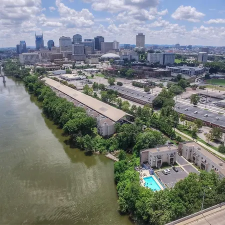 Riverfront Charm - A Scenic Downtown For 6 Holiday home