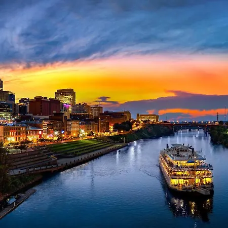 Riverfront Charm - A Scenic Downtown For 6 Nashville