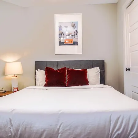 Holiday home Chic Townhome In Trendy East Nash *