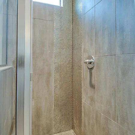 Modern Duplex - 1 Mile From Robust Nightlife Holiday home *