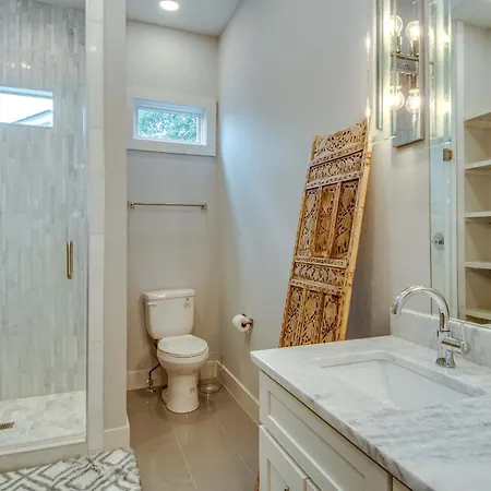 Holiday home Modern Duplex - 1 Mile From Robust Nightlife *