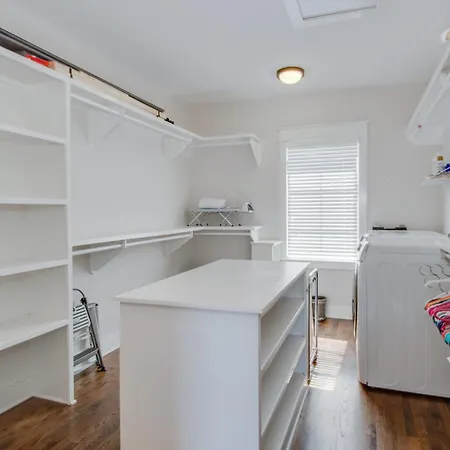 Private Backyard - Near Bicentennial Park *