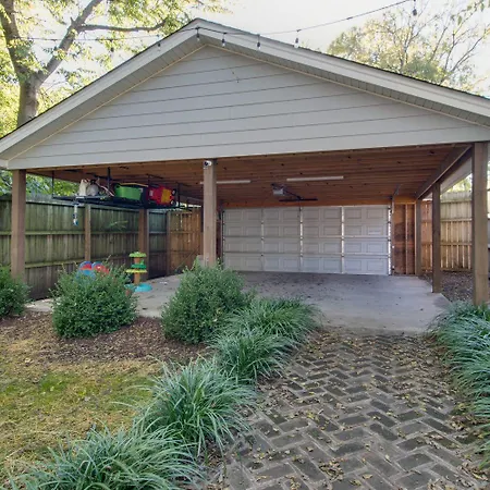 Perfect For Groups - Fenced-in Yard Pet Friendly *
