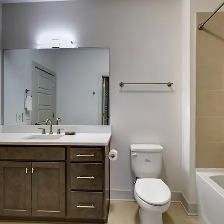 Quiet - Prime Locale Within Mins To Dt