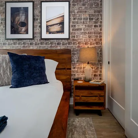 Trendy Close To Nissan Stadium Holiday home Nashville