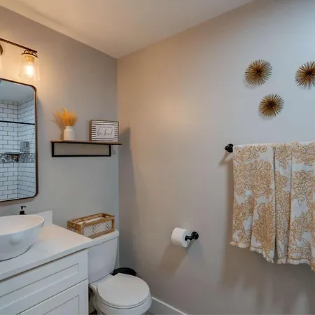 Centrally Located Cozy Pet Friendly Holiday home