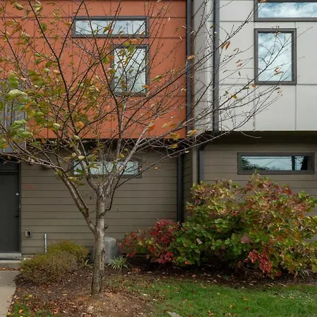 Modern 2 Bdr Townhome Minutes From Downtown Nashville