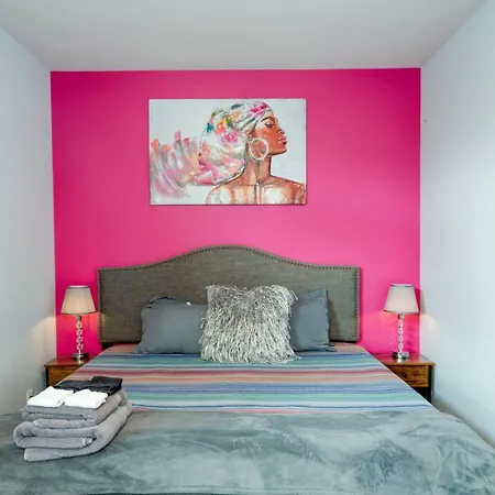 Modern 2 Bdr Townhome Minutes From Downtown Holiday home