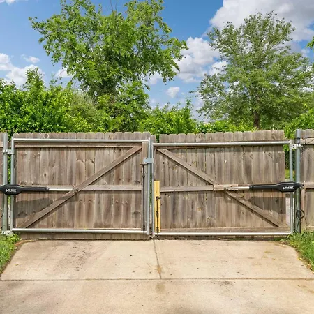 Centrally Located Cozy Pet Friendly Holiday home Nashville
