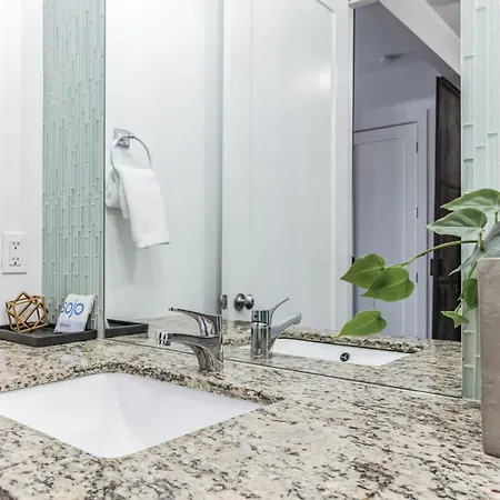 Chic And Modern West End Living Holiday home Nashville