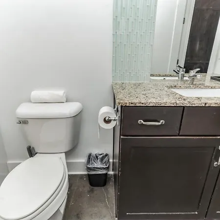 1 Bedroom Loft Near Centennial Park Holiday home