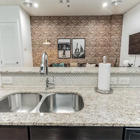 1 Bedroom Loft Near Centennial Park Holiday home Nashville