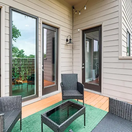 Pet-friendly Abode W/ Balcony In East Nashville!