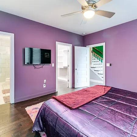 Holiday home Pet-friendly Abode W/ Balcony In East Nashville! *