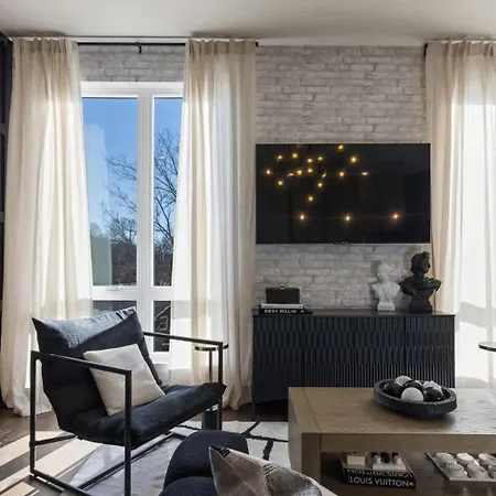The Hideout Icon-inspired Style & Rooftop Chill Holiday home *