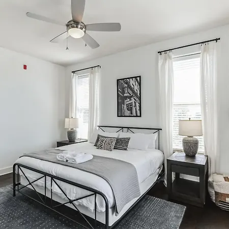 1 Bdr Loft Centrally Located In West End Holiday home Nashville