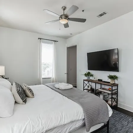 1 Bdr Loft Centrally Located In West End Nashville